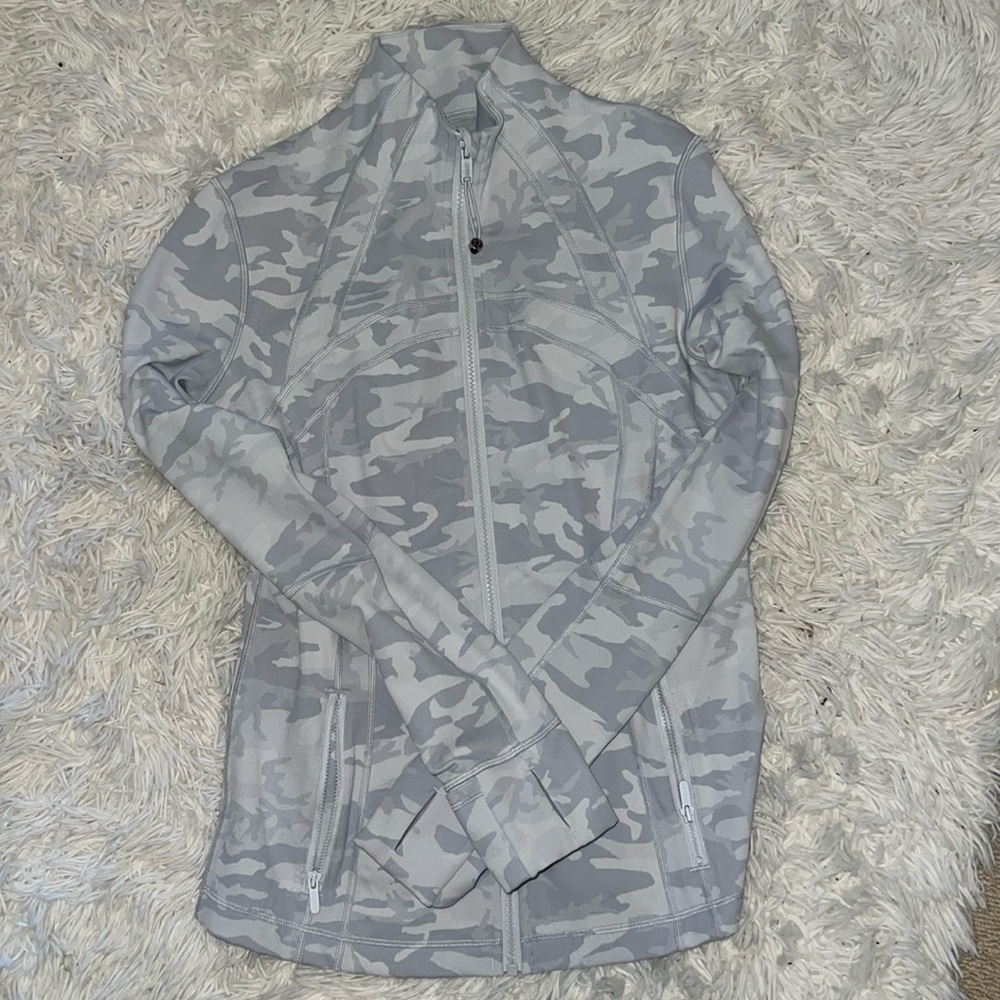 Woman’s Lulu lemon define zip up
